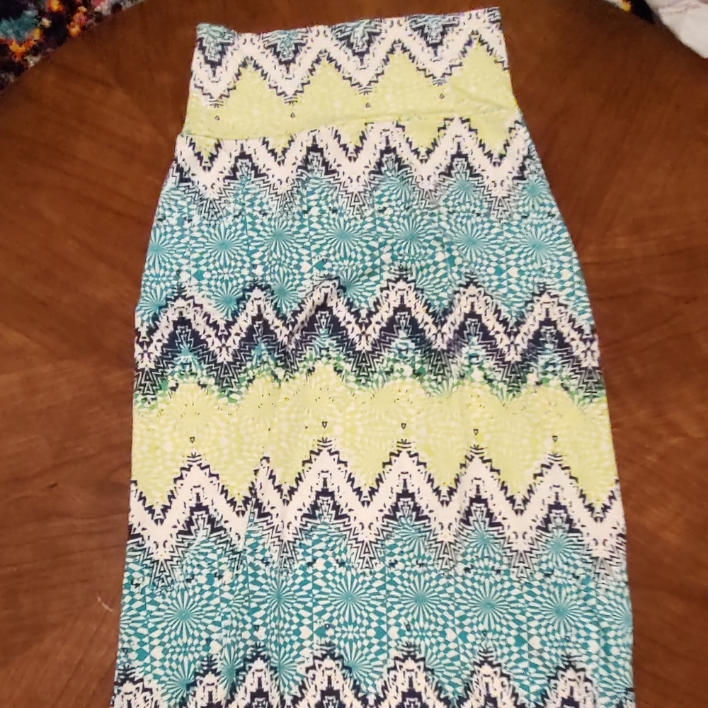 Fun fractal maxi skirt.